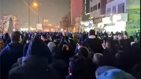 Protestas en Irán se intensifican, mientras las autoridades endurecen el tono y la represión