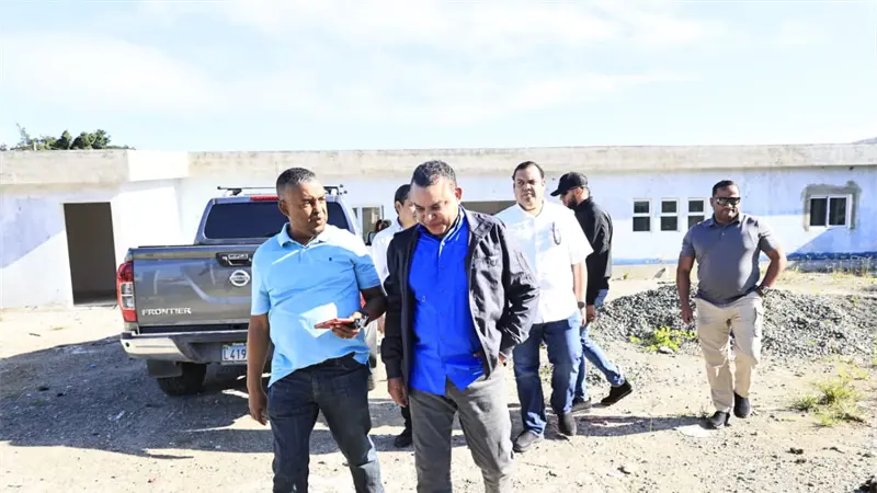SNS supervisa avances y ordena reanudación y conclusión de obras hospitalarias en Santo Domingo Norte