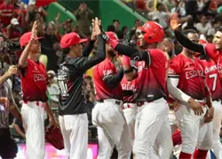 Escogido vence 8-3 a las &Aacute;guilas y se afianza en la cima del Round Robin