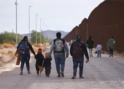 Jueza impide a EE.UU. acabar con el programa de reunificaci&oacute;n familiar de migrantes