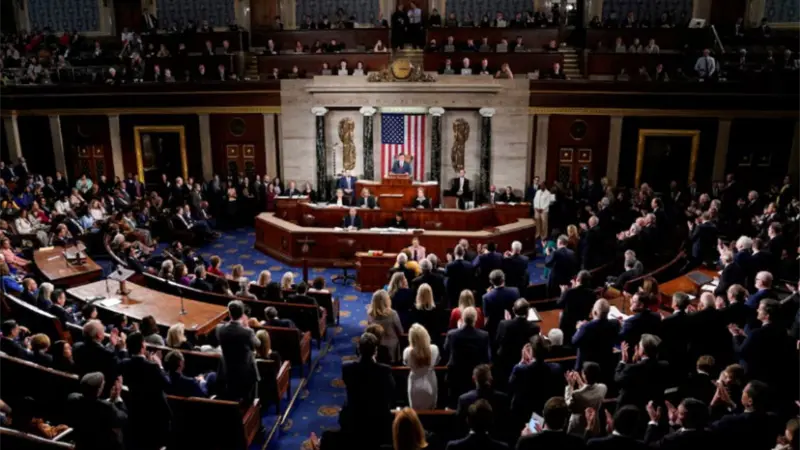 Senadores de EEUU forzarán un voto para evitar ataques militares de Trump a Groenlandia