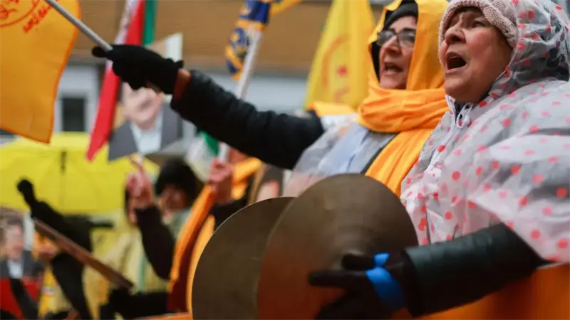 Ir&aacute;n vive las protestas m&aacute;s multitudinarias y rememora el descontento contra el r&eacute;gimen