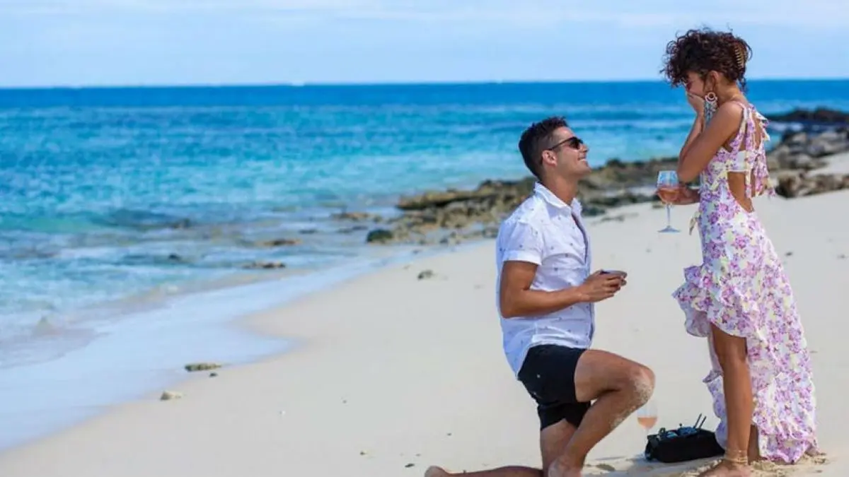 Sarah Hyland, de Modern Family, anuncia su compromiso con Wells Adams