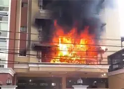 Incendio por arbolito de Navidad expone riesgos el&eacute;ctricos en hogares y edificios