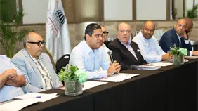 Ministro Kelvin Cruz presenta programa de eventos deportivos 2026 ante l&iacute;deres de la prensa especializada