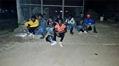 Ej&eacute;rcito dominicano detuvo a 24 haitianos indocumentados en Dajab&oacute;n con apoyo de drones