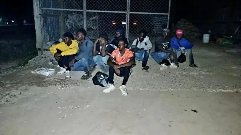 Ej&eacute;rcito dominicano detuvo a 24 haitianos indocumentados en Dajab&oacute;n con apoyo de drones