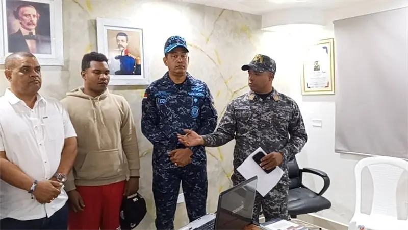 Tras asedio policial se entrega hombre requerido por la justicia en Barahona