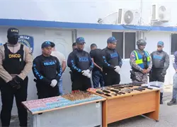 Autoridades incautan armas y arrestan a tres personas en operativos en Barahona