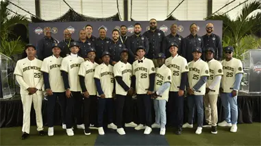 Ricki Moneys lidera firmas de prospectos dominicanos con Milwaukee en inicio de per&iacute;odo internacional