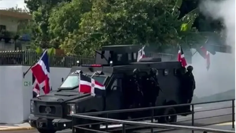 Ministero de Defensa presenta sus primeros camiones blindados fabricados en el pa&iacute;s