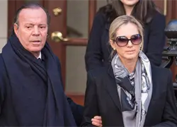 Revelan el papel que jug&oacute; la esposa de Julio Iglesias en las mansiones del terror