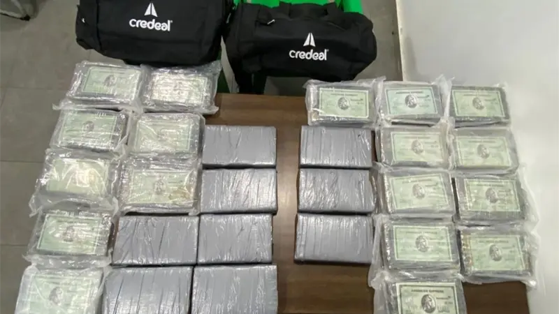 Ocupan 28 kilos de presunta coca&iacute;na y arrestan a tres hombres en muelle de San Pedro de Macor&iacute;s