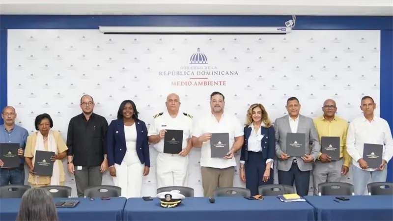 Ministerio de Medio Ambiente inicia temporada de observaci&oacute;n de ballenas jorobadas en Saman&aacute;