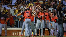 Toros blanquean a las &Aacute;guilas y quedan solos en segundo lugar