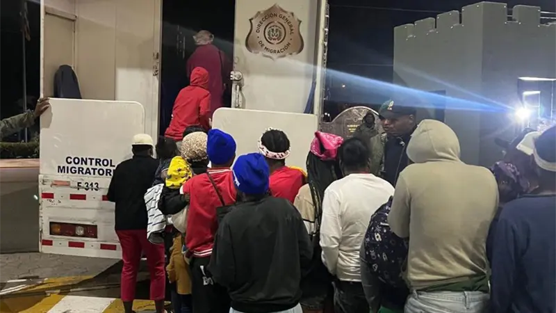 Ej&eacute;rcito y Migraci&oacute;n detienen 153 haitianos indocumentados en Constanza