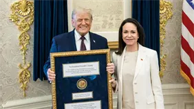 Mar&iacute;a Corina Machado entreg&oacute; a Trump la medalla del Nobel enmarcada como gratitud
