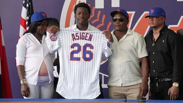 Wandy Asigen y otros 10 prospectos dominicanos oficializan su firma con Mets en Boca Chica