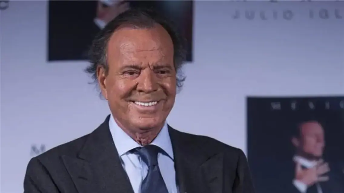 Julio Iglesias niega haber abusado, coaccionado o faltado al respeto a ninguna mujer