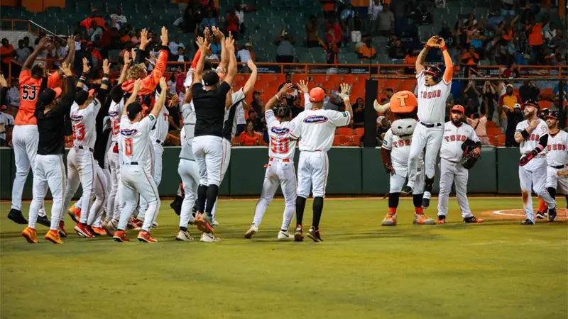 Toros remontan ante Leones guiados por Yairo y siguen firmes en 2&ordm;
