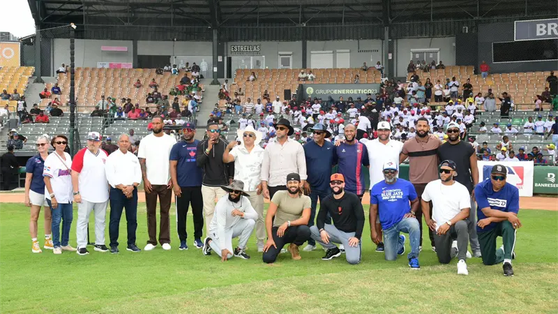 Cl&iacute;nica infantil de b&eacute;isbol en San Pedro de Macor&iacute;s re&uacute;ne a peloteros y expeloteros dominicanos