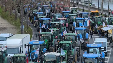 Cerca de 2,500 personas protestan en Berl&iacute;n con tractores contra acuerdo Mercosur