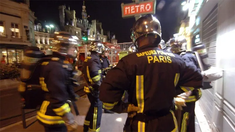 Veinte heridos, uno grave, al derrumbarse un piso en Par&iacute;s donde se celebraba una fiesta