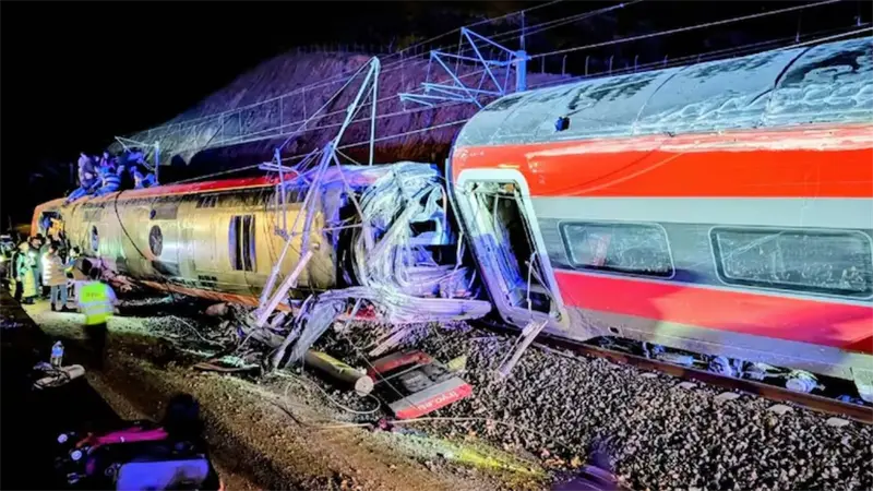Suben a 10 los muertos y 25 heridos por el descarrilamiento de dos trenes en sur de Espa&ntilde;a
