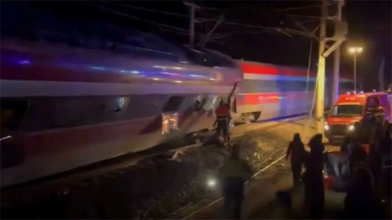 Al menos cinco muertos tras descarrilar dos trenes en localidad del sur de Espa&ntilde;a