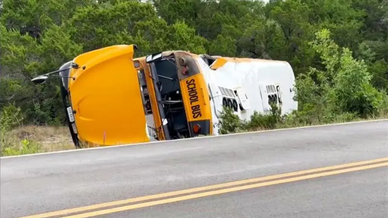 Ascienden a trece los alumnos muertos en el accidente de un minib&uacute;s escolar en Sud&aacute;frica