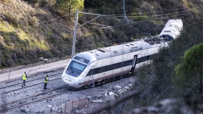 Investigaci&oacute;n por accidente de tren en Espa&ntilde;a apunta a la rotura de la v&iacute;a