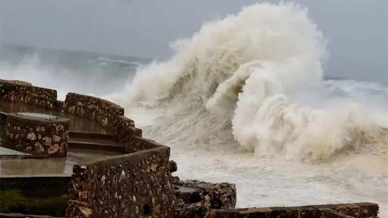 Exhortan a embarcaciones permanecer en puerto por oleajes anormales