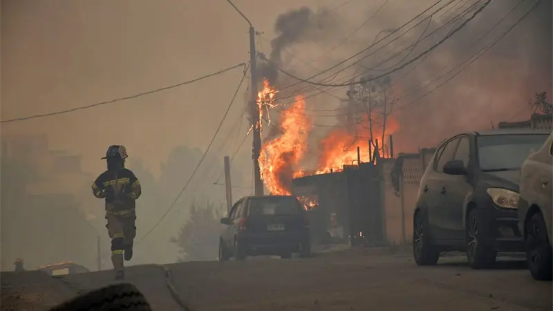 Suben a 19 los muertos en los incendios en Chile entre inquietud por reactivaci&oacute;n de focos