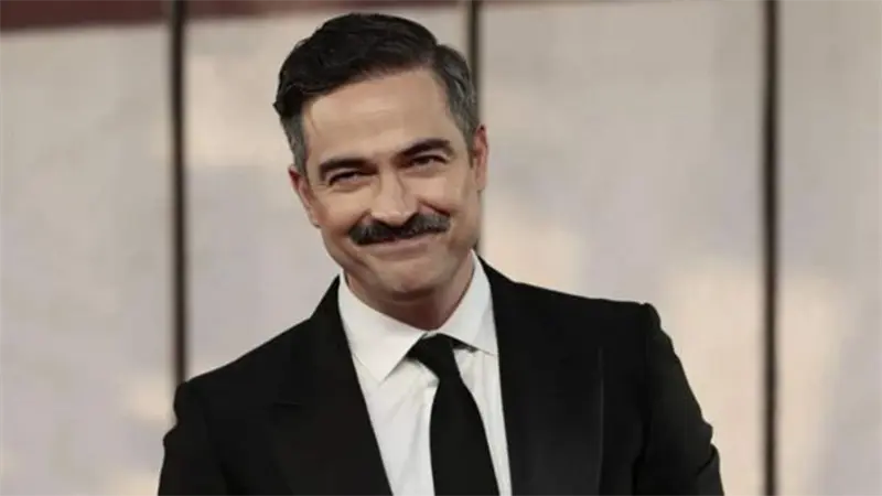 El actor mexicano Alfonso Herrera protagoniza la adaptaci&oacute;n de &acute;La casa de los esp&iacute;ritus&acute;
