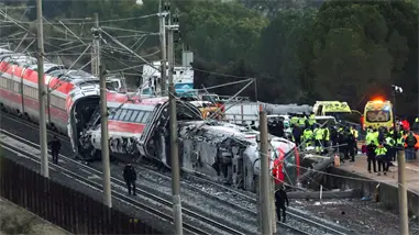 Se elevan a 39 los muertos en el accidente de trenes en España