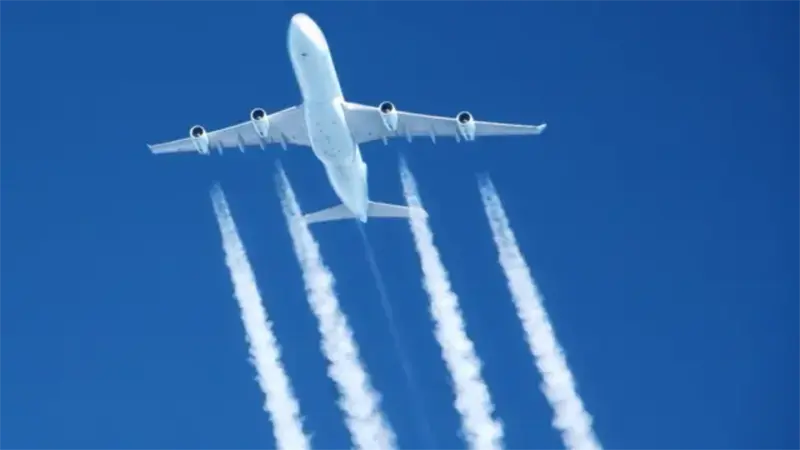 Los vuelos nocturnos en oto&ntilde;o e invierno concentran el 25 % del calentamiento por estelas