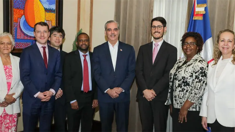 Presidente Luis Abinader recibe a delegaci&oacute;n del Banco Mundial en Palacio Nacional