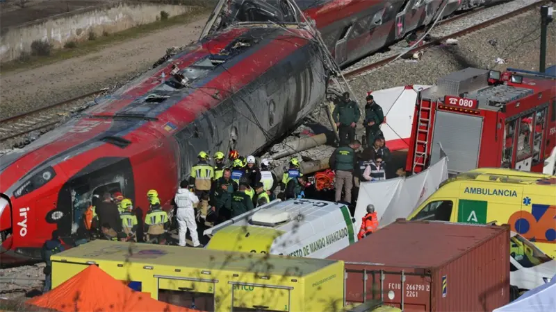 Se elevan a 41 los muertos en el accidente de dos trenes en Espa&ntilde;a