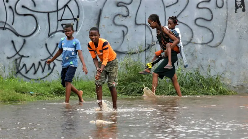 Unicef: m&aacute;s de la mitad de los 500 mil afectados por inundaciones en Mozambique son ni&ntilde;os