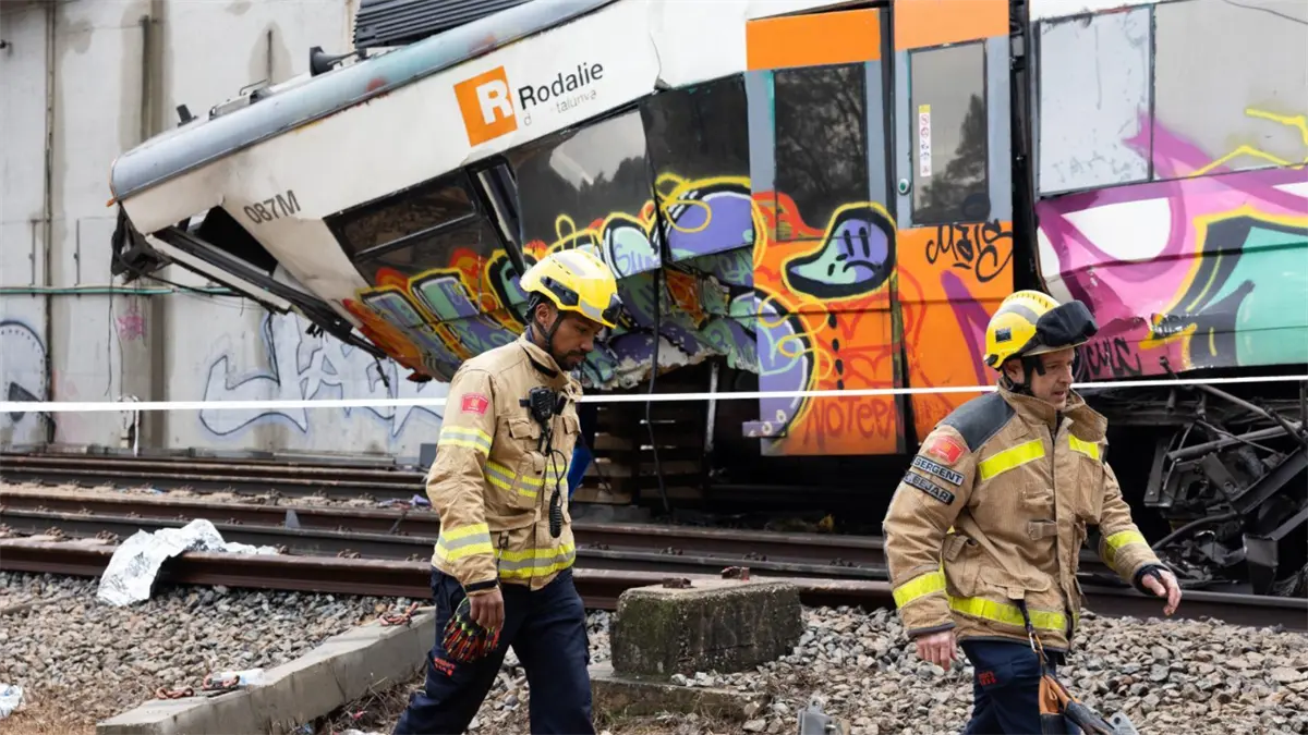 Investigan si una rotura de la vía originó el accidente que deja ya 43 muertos en España