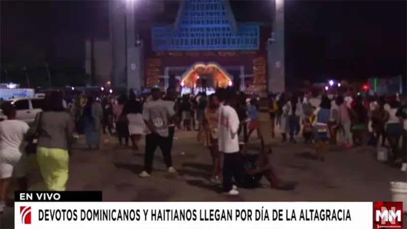 Devotos se congregan en la Bas&iacute;lica de Hig&uuml;ey en v&iacute;spera del D&iacute;a de la Altagracia