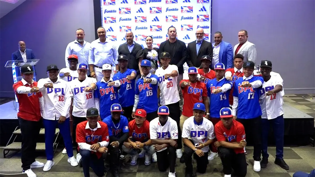 DPL presenta 24 novatos firmados con bonos que ascienden los 22 millones.