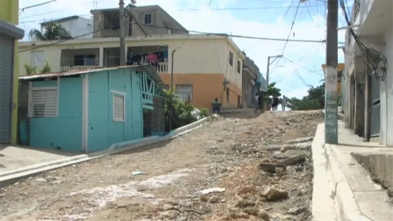 Falta de asfalto deja incomunicado a habitantes del sector Miraflores