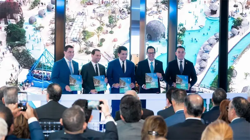 Ministro Collado inaugura stand dominicano en FITUR 2026, donde  RD vuelve a brillar