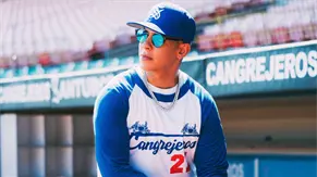 Daddy Yankee celebra victoria de su equipo de b&eacute;isbol los Cangrejeros en Puerto Rico