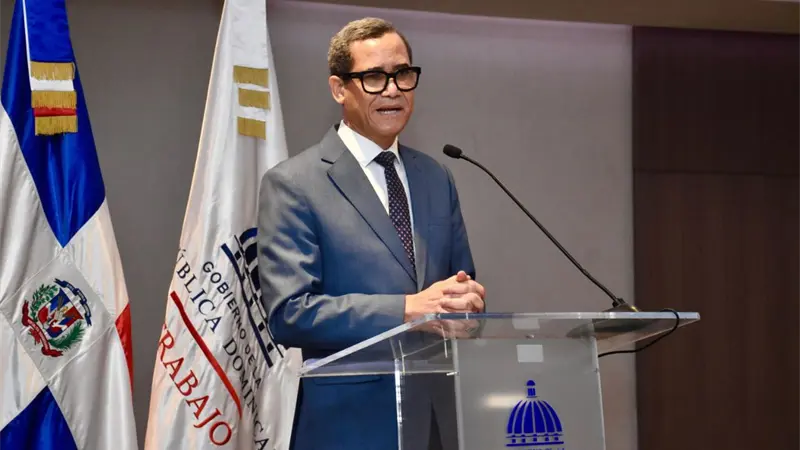 Ministro de Trabajo recuerda que el 8 % restante del aumento salarial se aplicar&aacute; en febrero