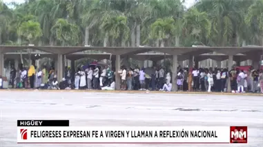 Largas filas de creyentes marcan el D&iacute;a de la Virgen de la Altagracia
