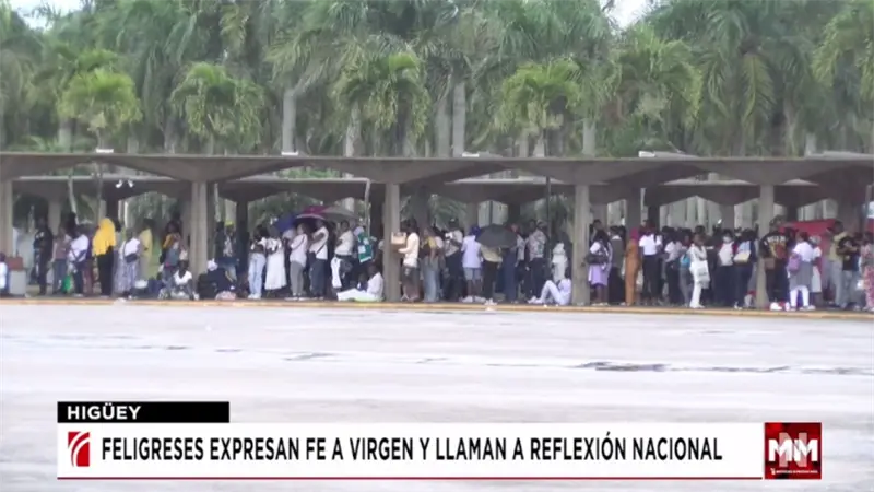 Largas filas de creyentes marcan el D&iacute;a de la Virgen de la Altagracia