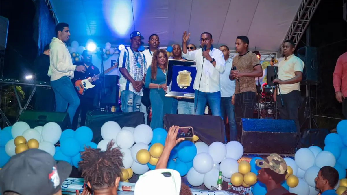 Víctor Pichardo ora por la salud de Ramón Alburquerque en Peralvillo