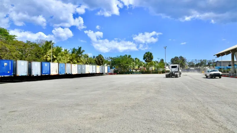Empresa log&iacute;stica informa fallecimiento de conductor de cami&oacute;n tras caer al r&iacute;o Ozama
